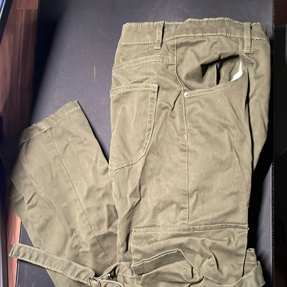 Uniform Studios Green Cargo Pants